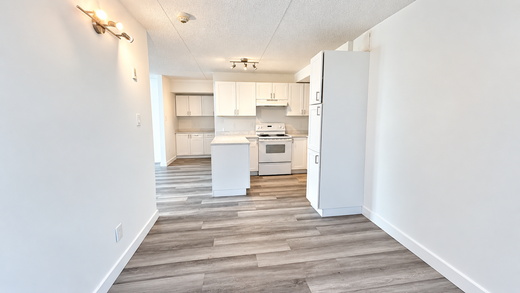 2211 Villeneuve D — photo 4