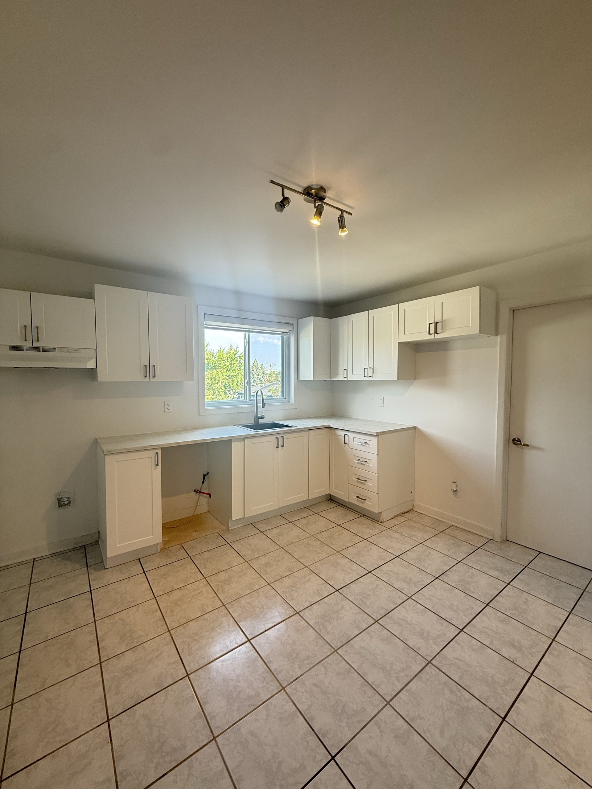 685 Nobert B — photo 3