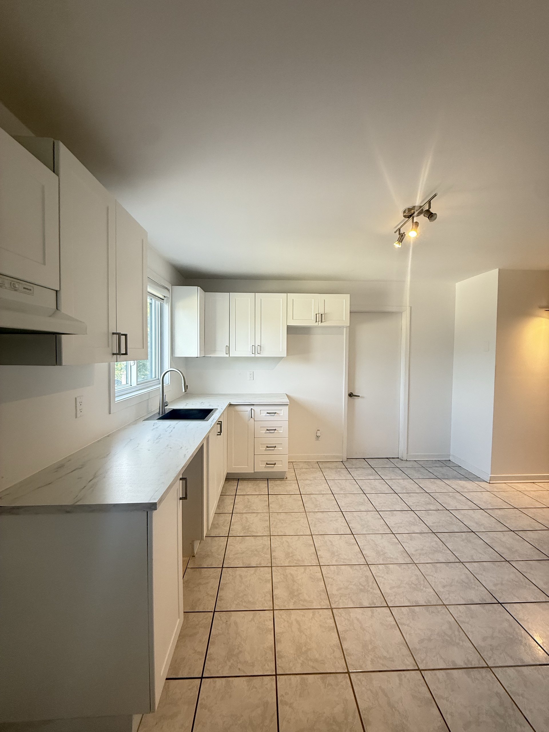 685 Nobert B — photo 2