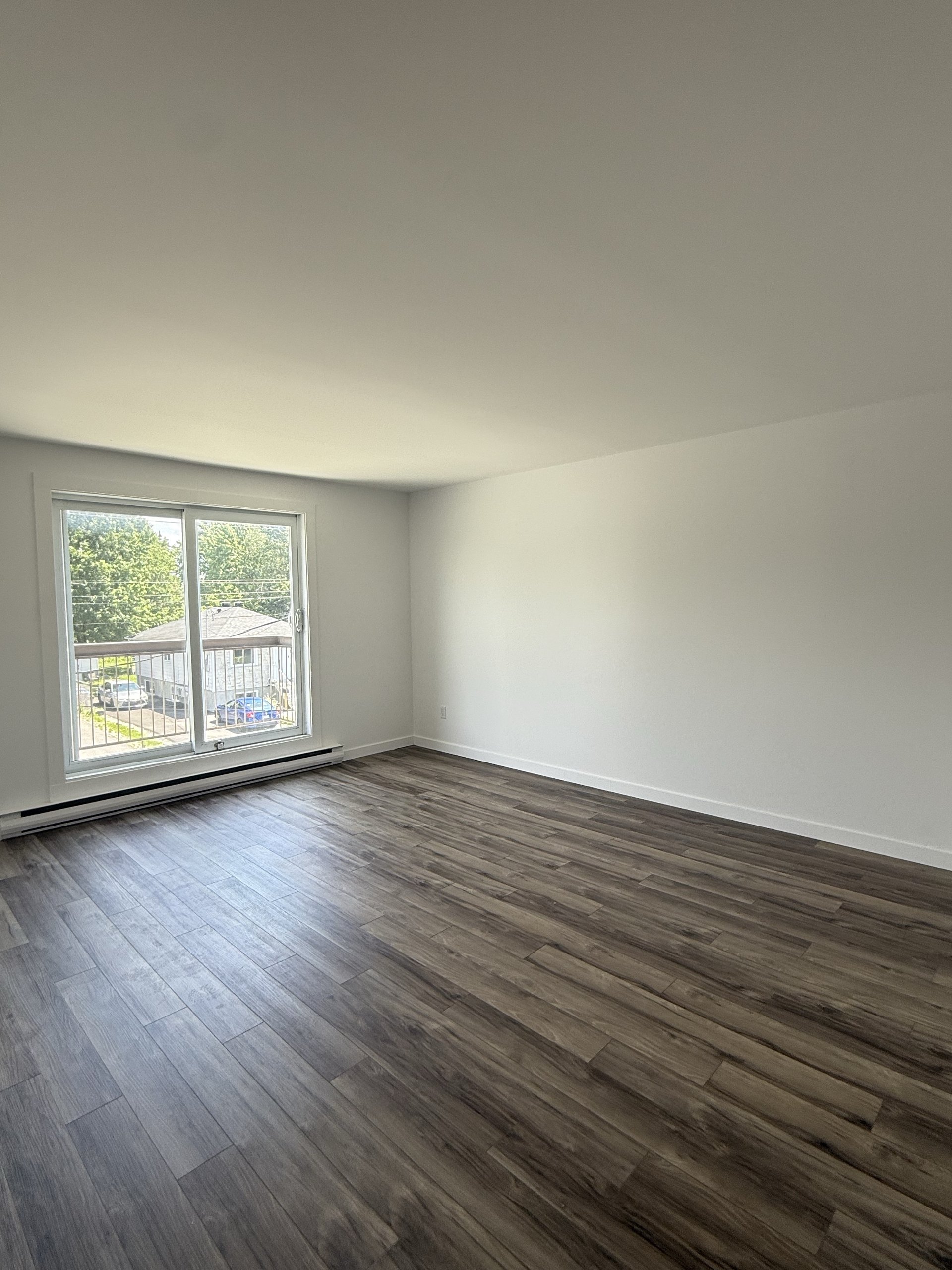 2750 Howard — photo 3
