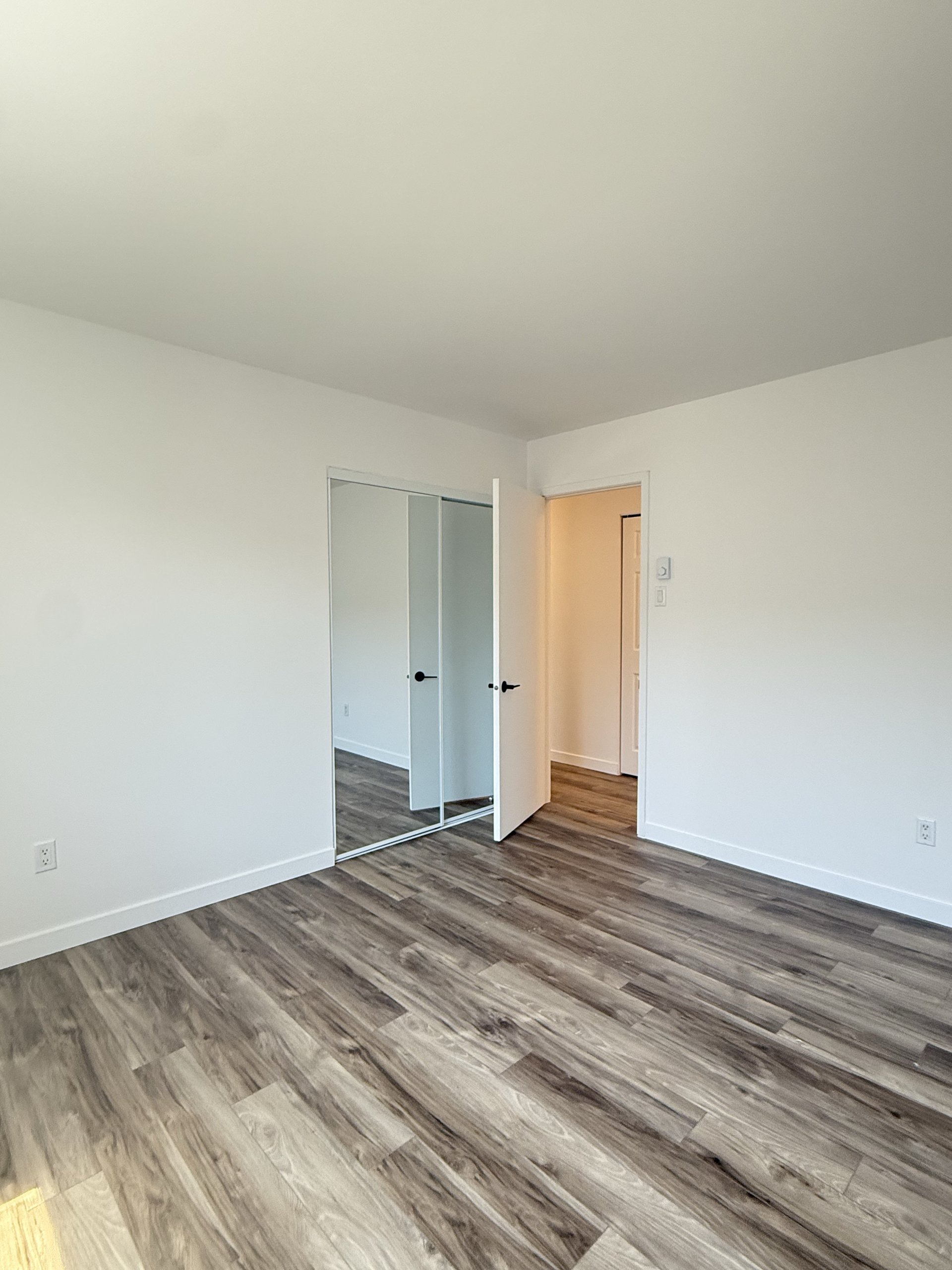 2750 Howard — photo 10